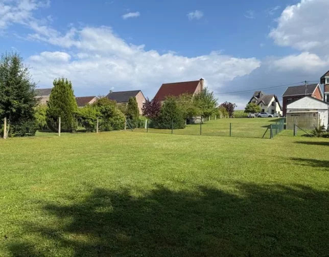 terrain-fosses-la-ville.webp