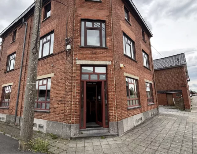 1-aa-maison-commercial-paint.webp